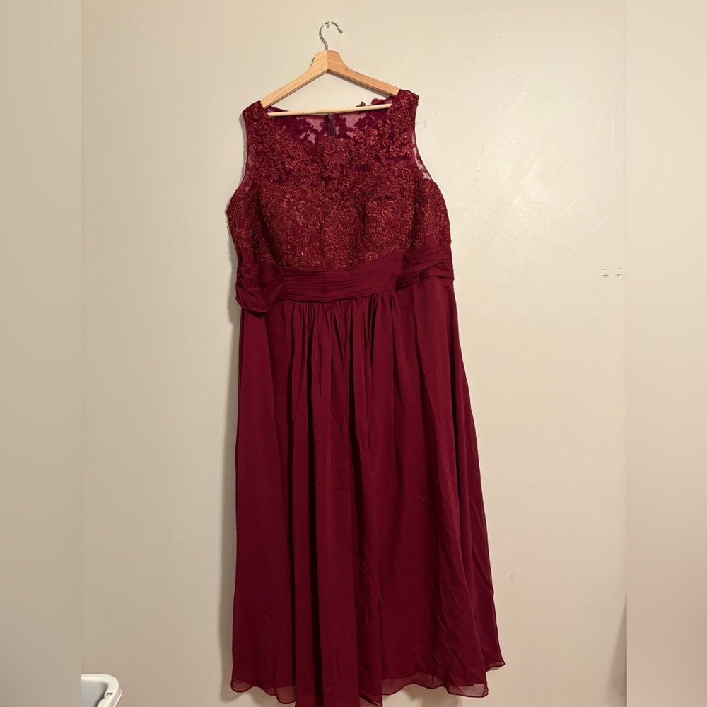 Elegant Burgundy Lace Evening Gown